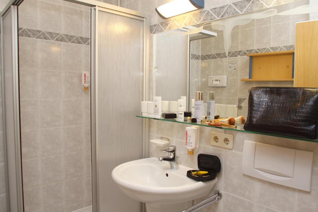 Classic Double Room,517244475:JPEG